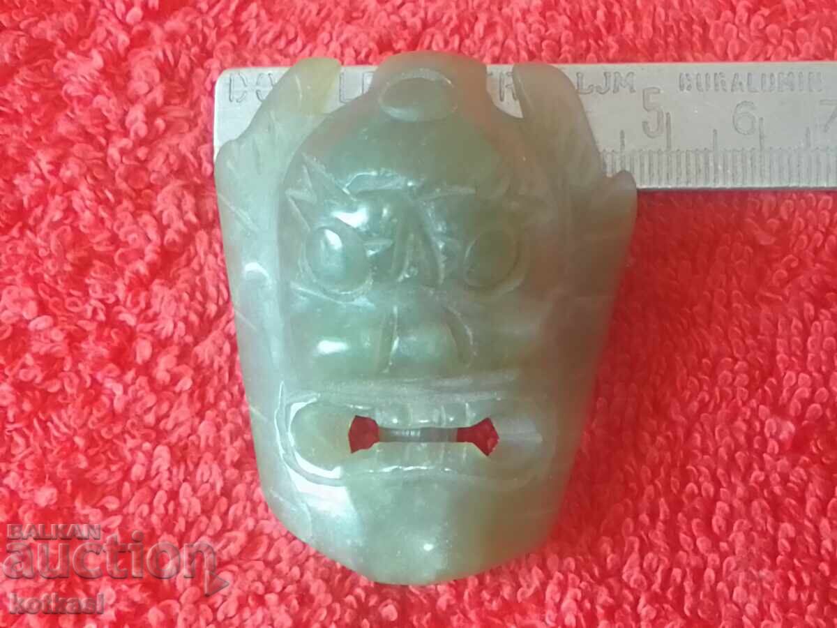 Παλιά πόρπη από ημιπολύτιμες πέτρες