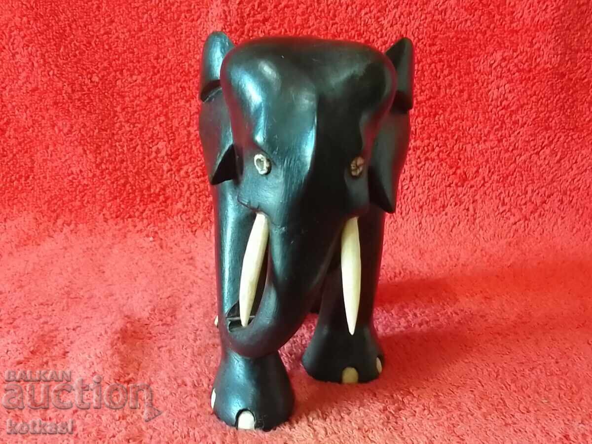 Figurina din lemn a unui elefant in stare excelenta cu preț € 18.15 | 35.50 BGN Figurina din lemn a unui elefant in stare excelenta cu preț € 18.15 | 35.50 BGN