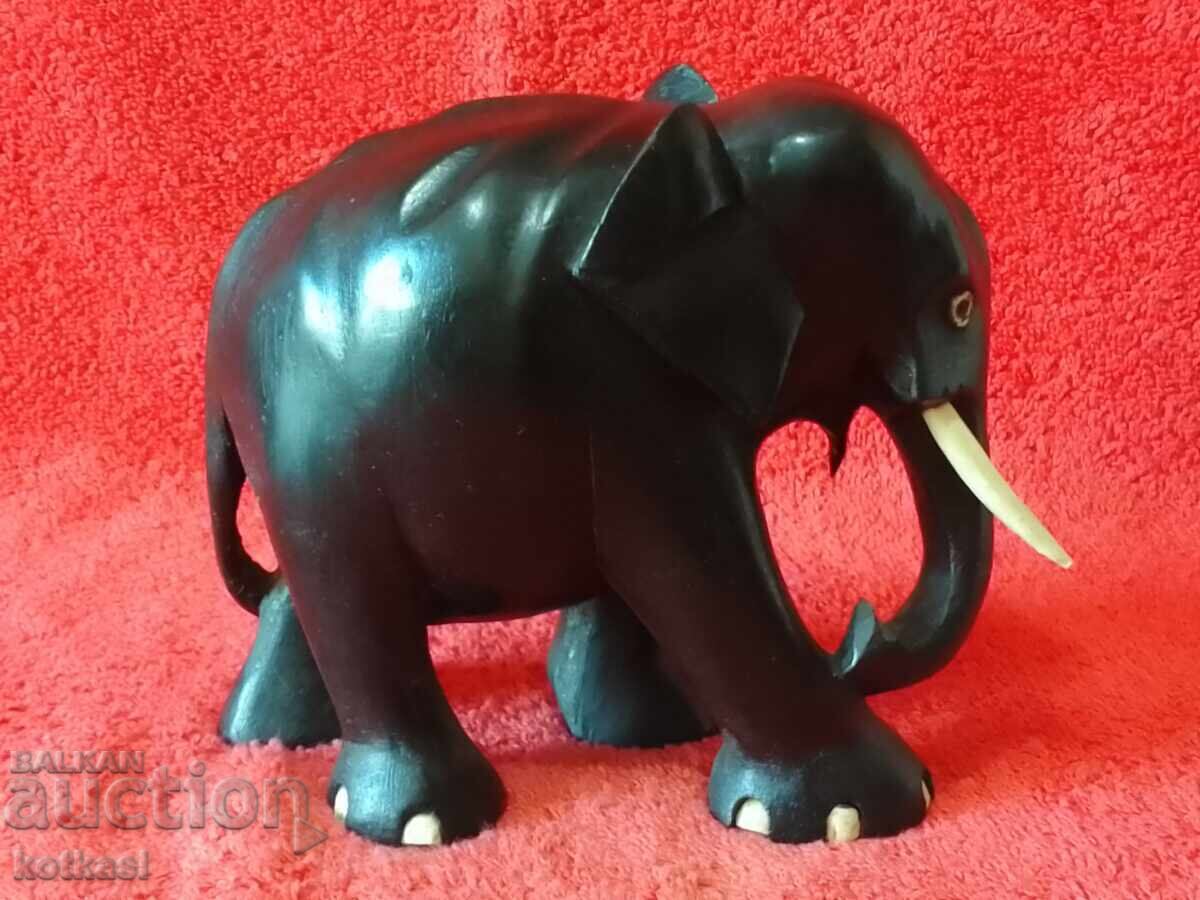 Licitație Figurina din lemn a unui elefant in stare excelenta Licitație Figurina din lemn a unui elefant in stare excelenta