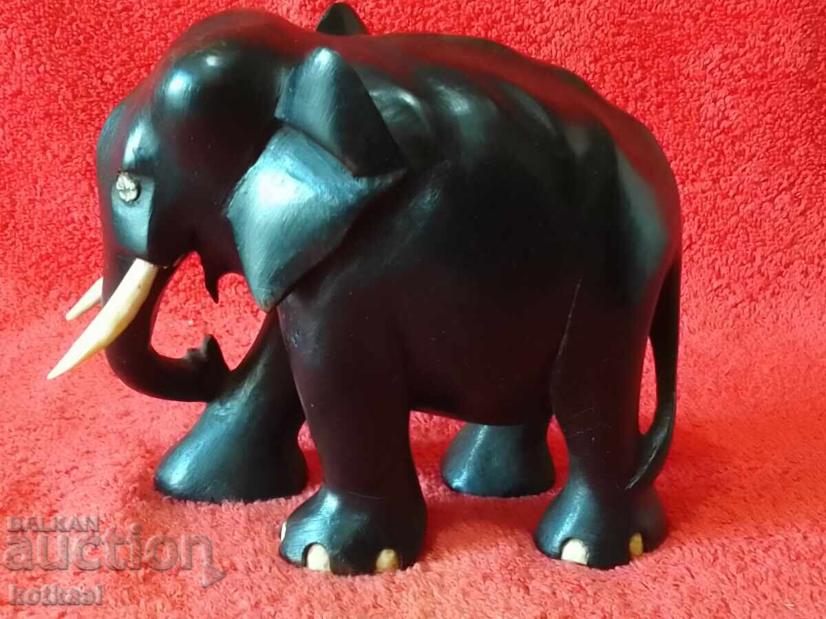 Wooden figurine of an Elephant in excellent condition Wooden figurine of an Elephant in excellent condition