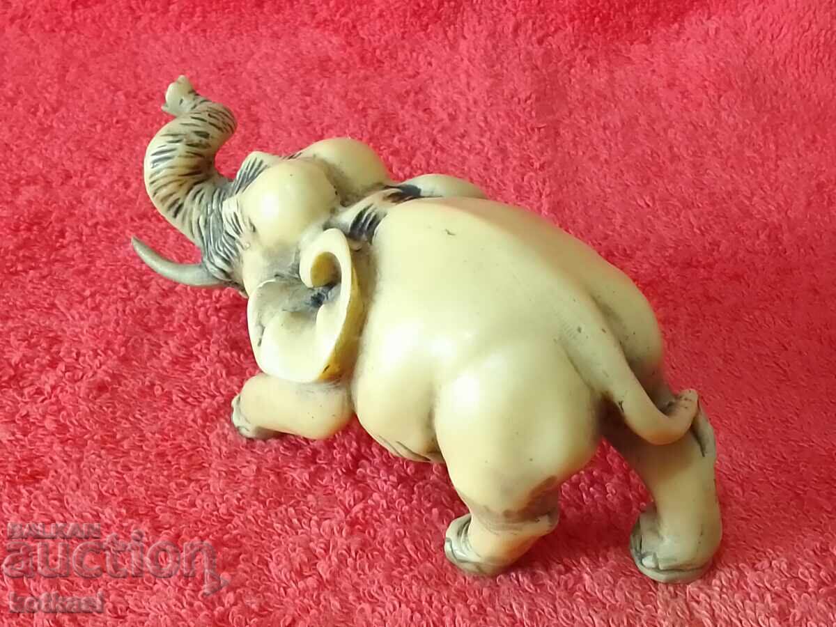 Elephant figure excellent condition - 7 Elephant figure excellent condition - 7