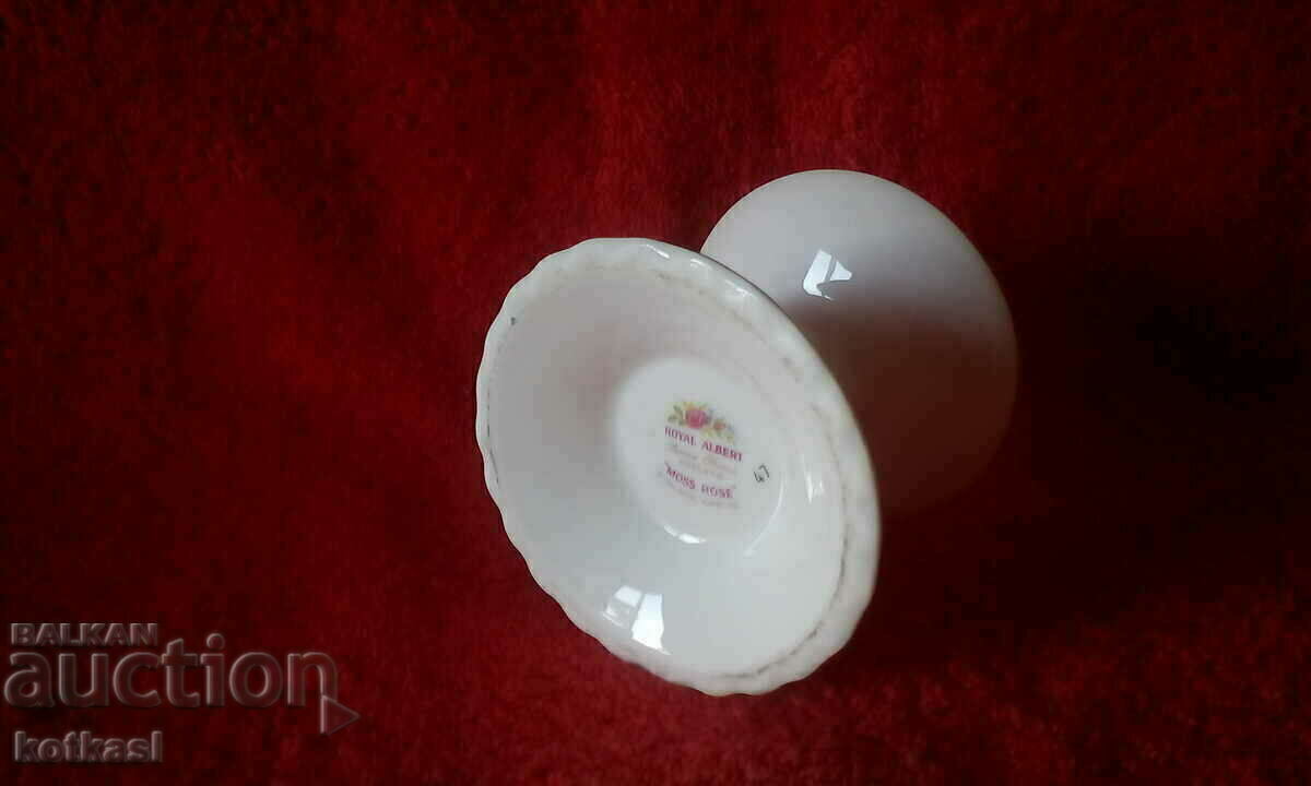 Auction Old porcelain candle holder England Royal Albert gilt flowers Auction Old porcelain candle holder England Royal Albert gilt flowers