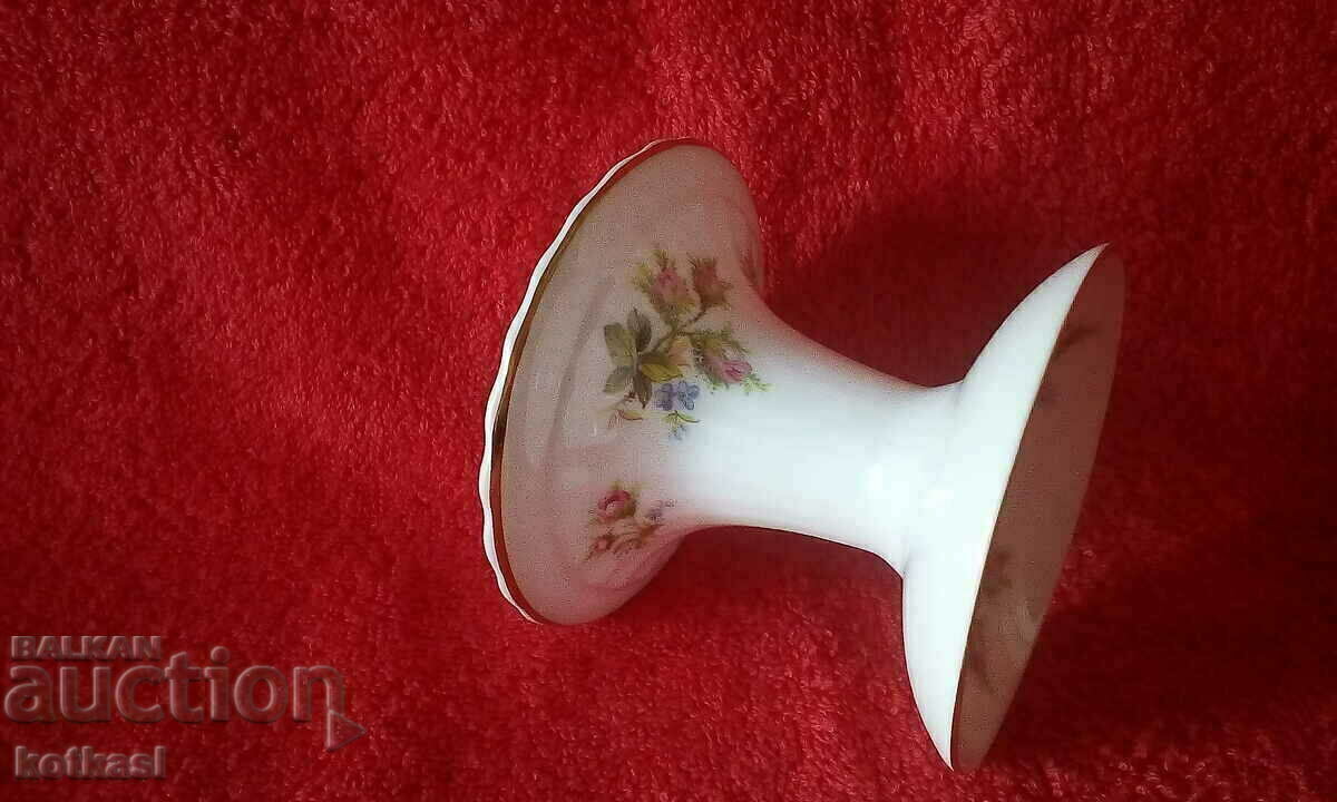 Delivery of Old porcelain candle holder England Royal Albert gilt flowers Delivery of Old porcelain candle holder England Royal Albert gilt flowers
