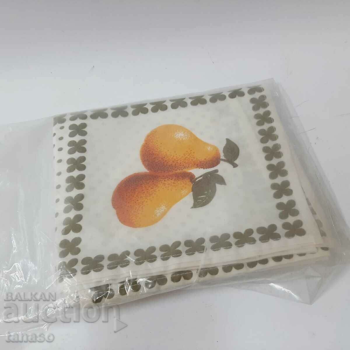 Auction Old unused dining set - tablecloth and towels(16.4) Auction Old unused dining set - tablecloth and towels(16.4)