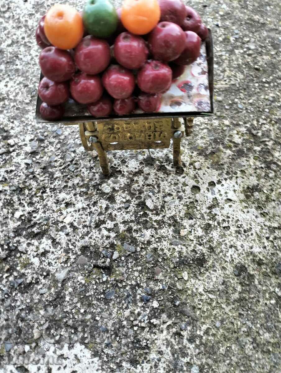 Decorative coffee grinder with price 14.99 BGN | € 7.66 Decorative coffee grinder with price 14.99 BGN | € 7.66