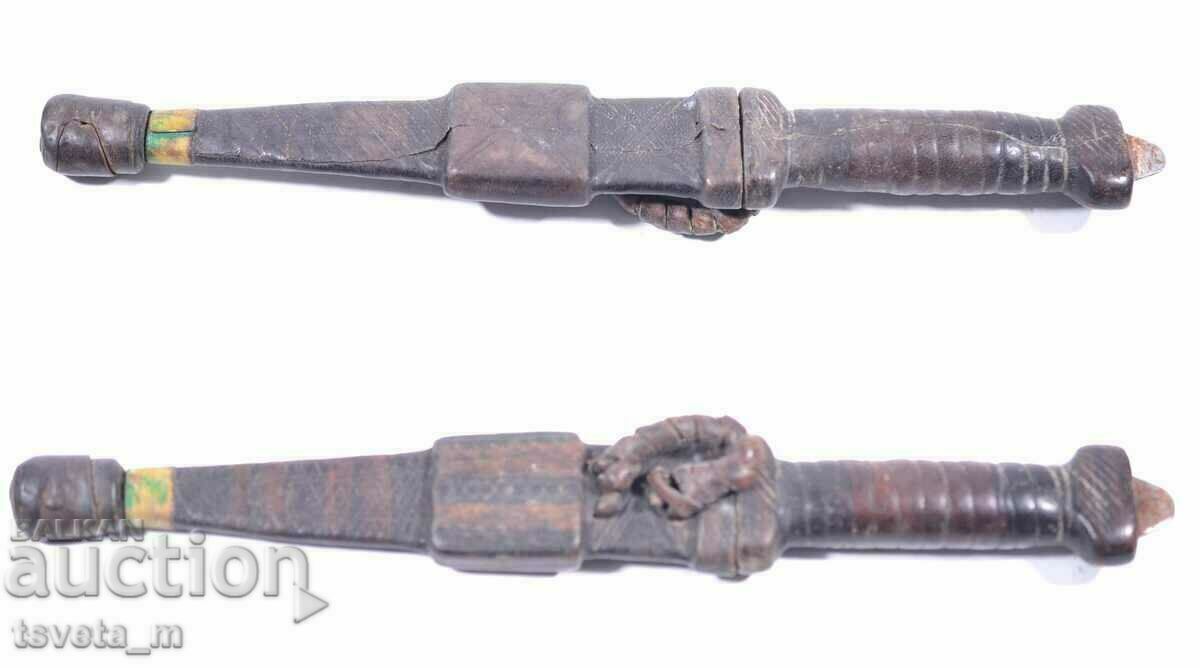 Pumnal antic cu mâner și mâner din piele