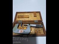 MICROMETER, IN BOX WITH METAL PIECE