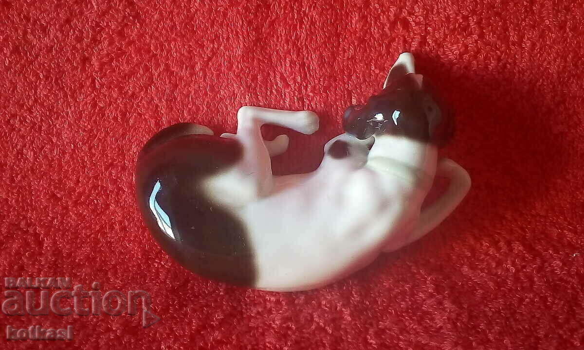 Аукцион Стара порцеланова фигура на Куче маркирано Германия Germany Аукцион Стара порцеланова фигура на Куче маркирано Германия Germany