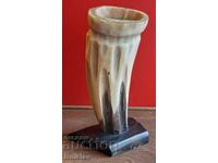 Ръчно изработен моливник от биволски рог