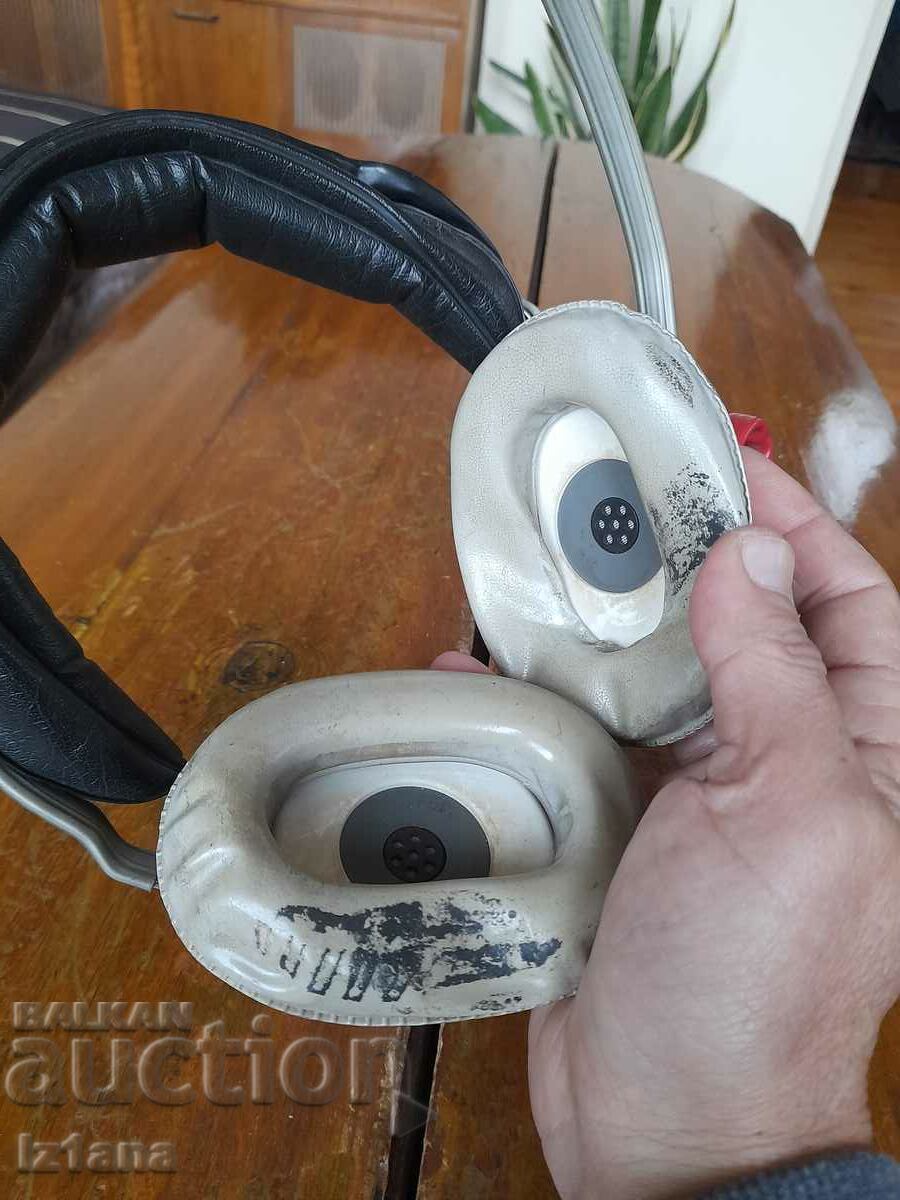 Auction  Old Tesla ARF 262 headphones