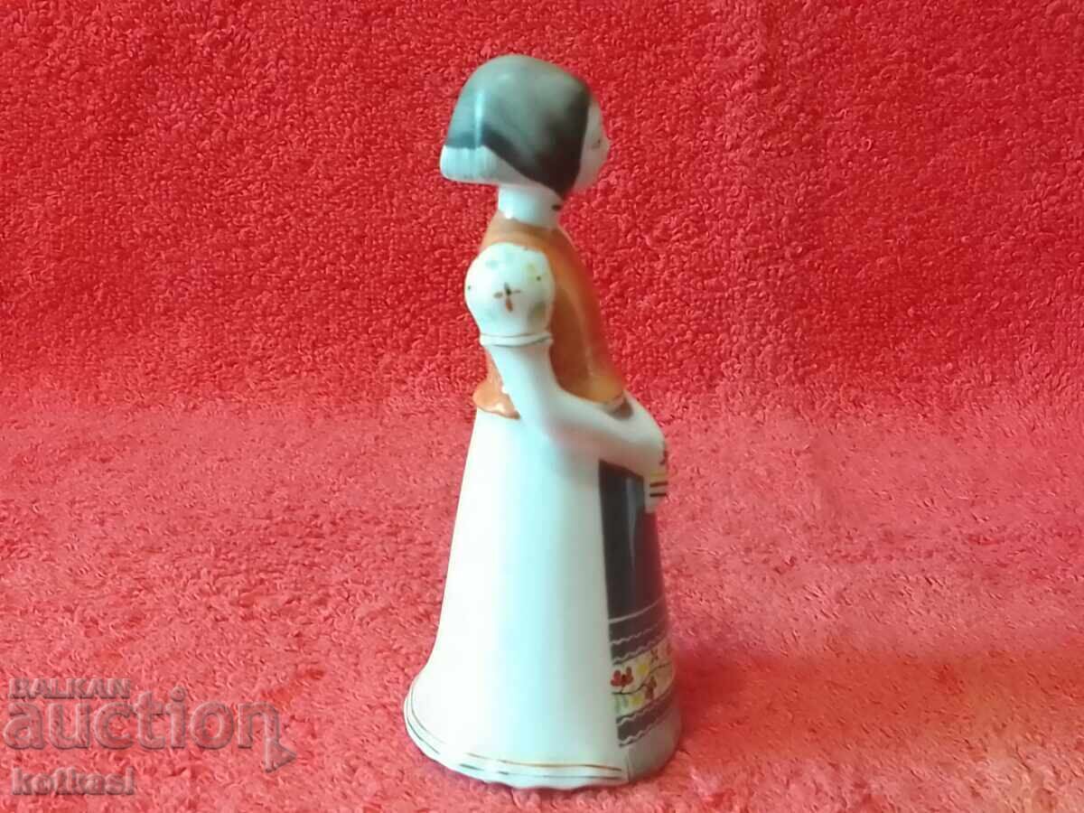 Παράδοση Παλιά πορσελάνινη φιγούρα γυναίκας Ουγγαρίας, με σήμανση