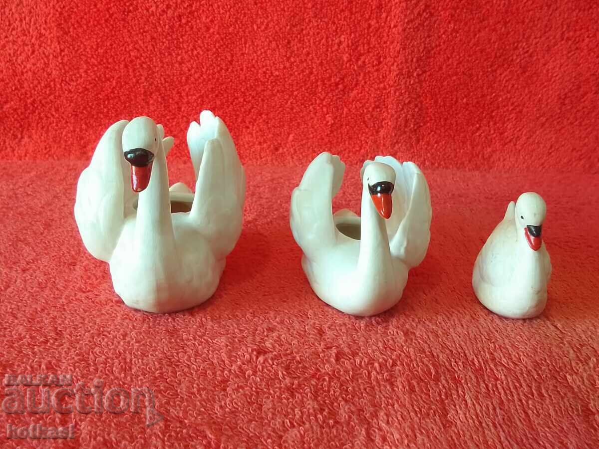 Delivery of Lot of 3 pieces of porcelain figures Swans Goebel Germany