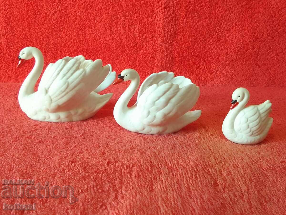 Lot of 3 pieces of porcelain figures Swans Goebel Germany