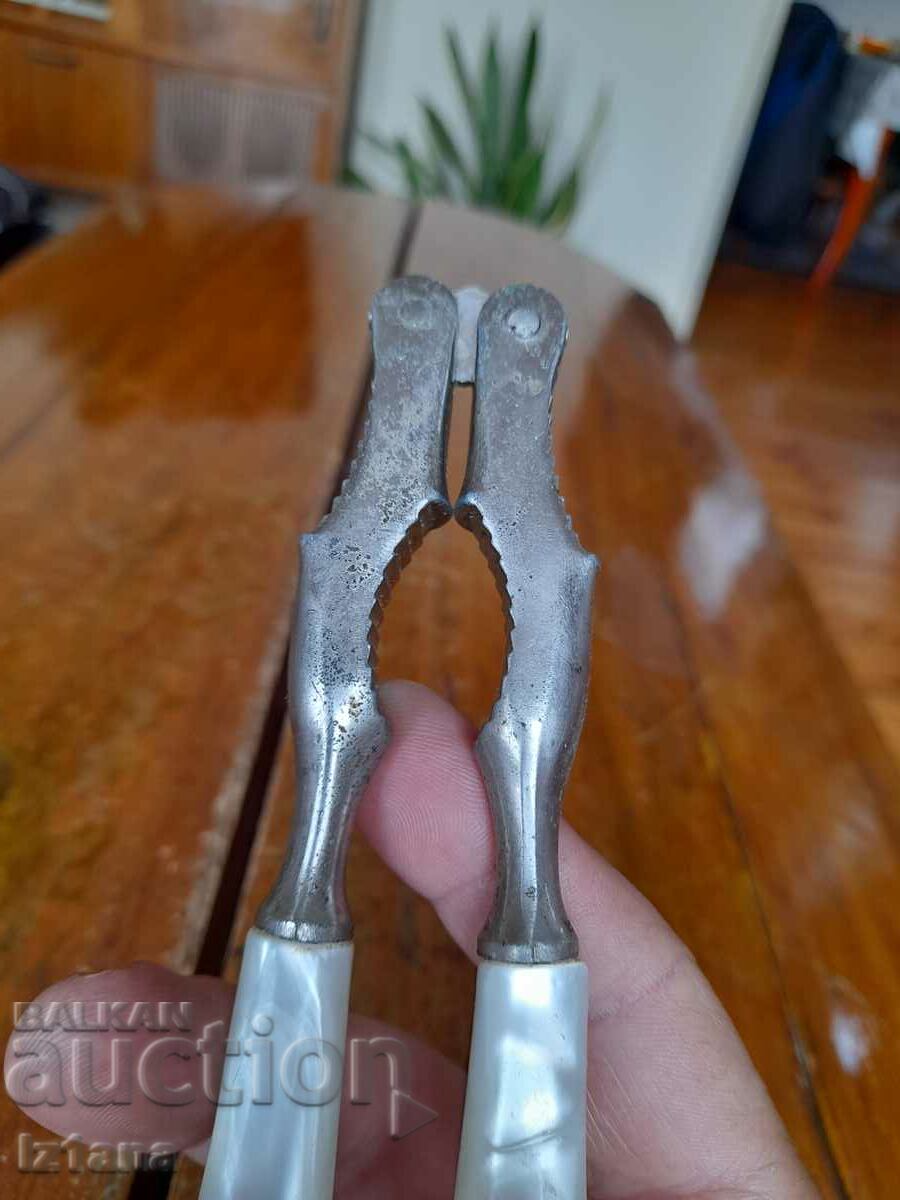 Delivery of Old nutcracker Delivery of Old nutcracker