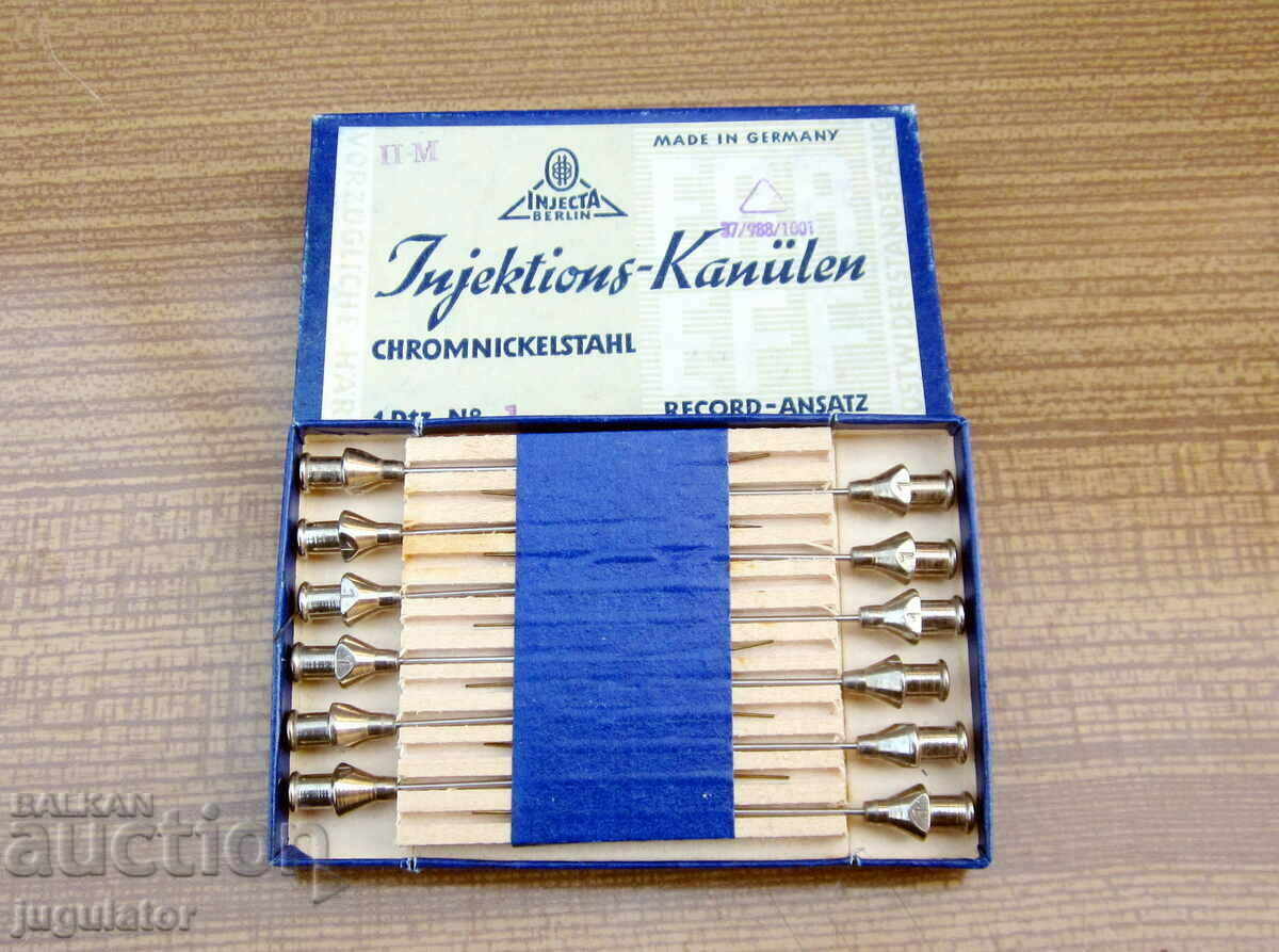 old German medical needles - unused in box - 5 old German medical needles - unused in box - 5