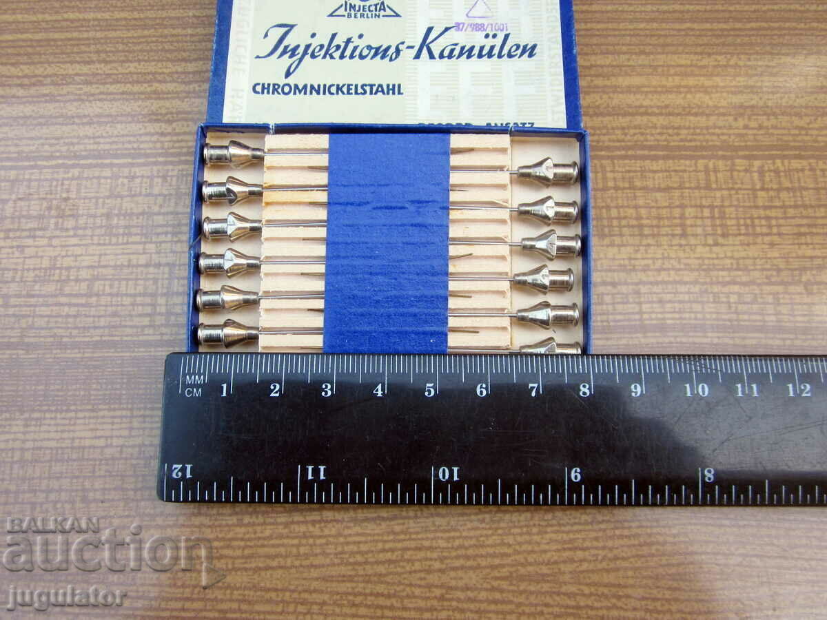 old German medical needles - unused in box - 7 old German medical needles - unused in box - 7