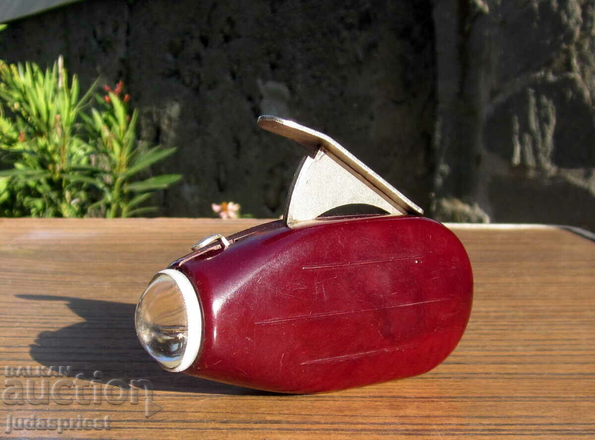 Γερμανικός στρατιωτικός μηχανικός φακός δυναμό βακελίτη του Β' Παγκοσμίου Πολέμου με τιμή 90.00 BGN | € 46.02