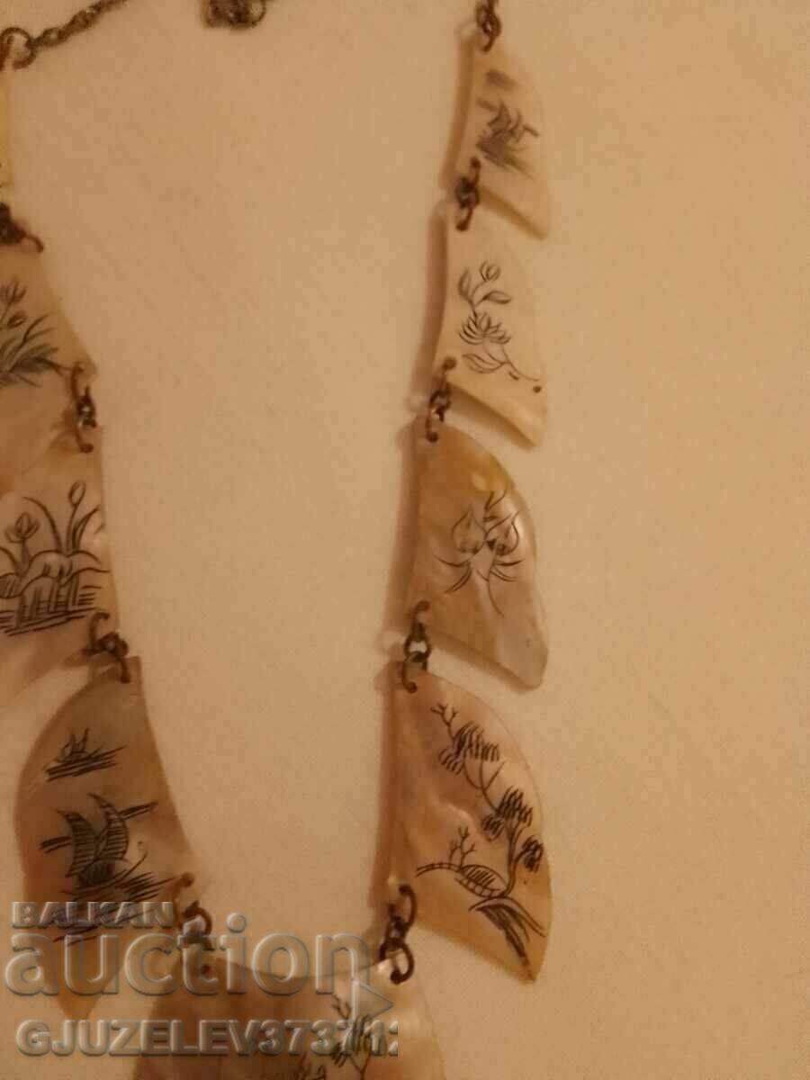 Auction Asian Rare Authentic Silver Painted Mother of Pearl Necklace Auction Asian Rare Authentic Silver Painted Mother of Pearl Necklace