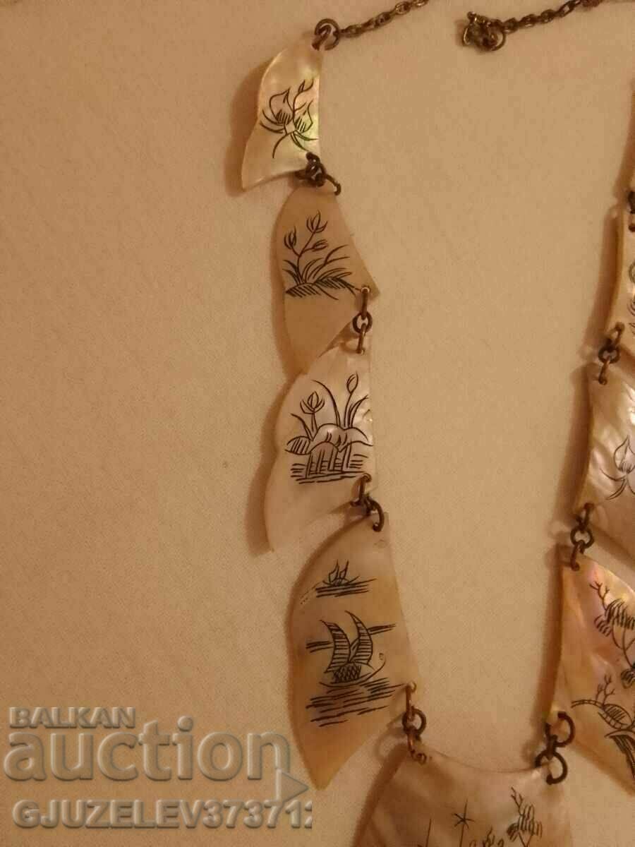 Delivery of Asian Rare Authentic Silver Painted Mother of Pearl Necklace Delivery of Asian Rare Authentic Silver Painted Mother of Pearl Necklace