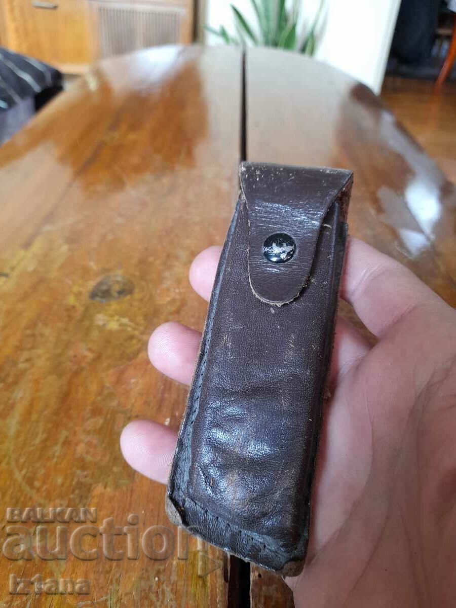 Înveliș de cuțit din piele veche cu preț 15.00 BGN | € 7.67