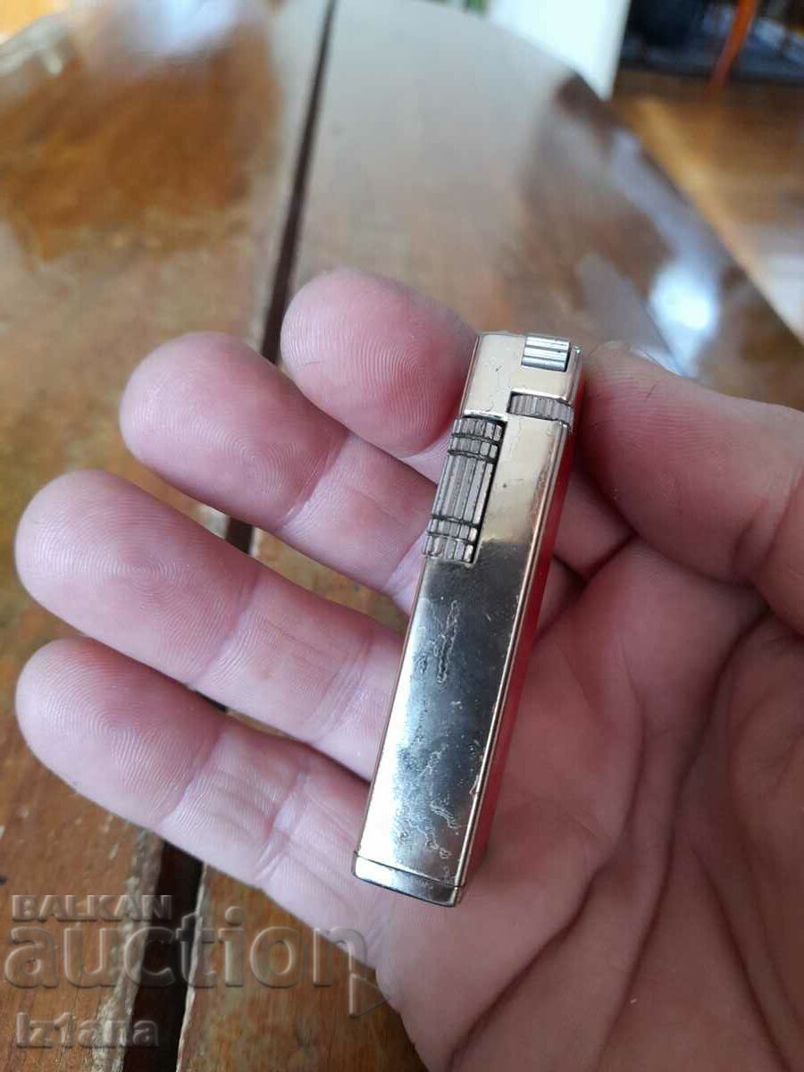 Delivery of An old Marlboro lighter Delivery of An old Marlboro lighter