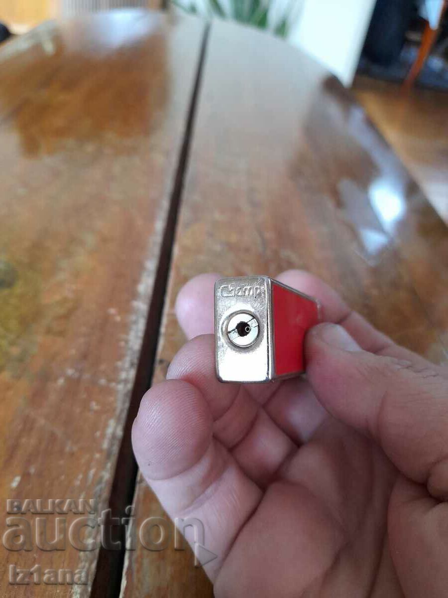 An old Marlboro lighter - 5 An old Marlboro lighter - 5