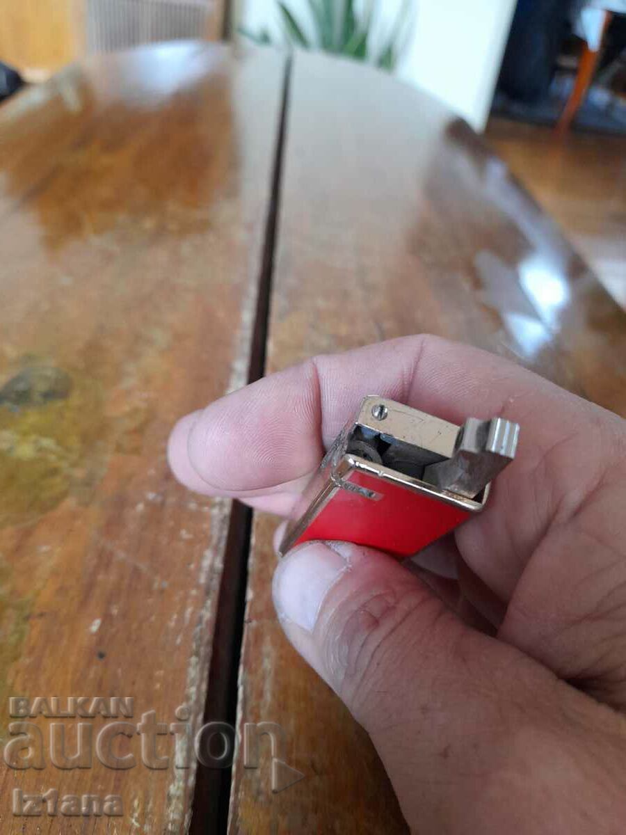 An old Marlboro lighter - 7 An old Marlboro lighter - 7