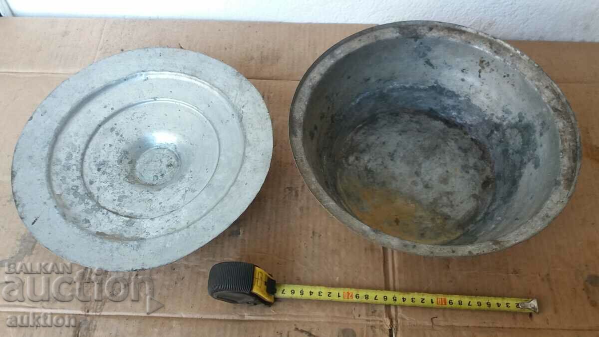 Delivery of SOLID COPPER RENAISSANCE POT WITH MARKING Delivery of SOLID COPPER RENAISSANCE POT WITH MARKING