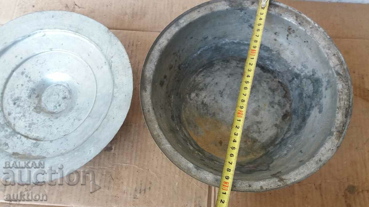 SOLID COPPER RENAISSANCE POT WITH MARKING - 5 SOLID COPPER RENAISSANCE POT WITH MARKING - 5