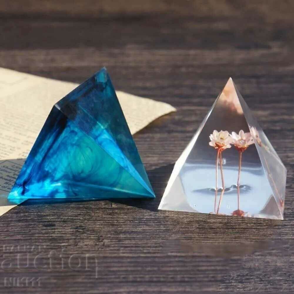 Delivery of Silicone mold Pyramid Egypt 8x8 cm for candle candles Delivery of Silicone mold Pyramid Egypt 8x8 cm for candle candles