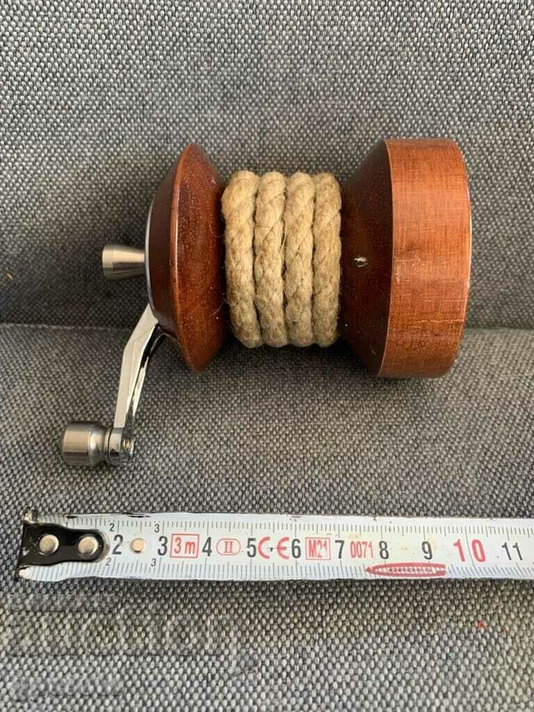 Κομψός παλιός μύλος μπαχαρικών (λειτουργεί τέλεια) με τιμή 16.00 BGN | € 8.18