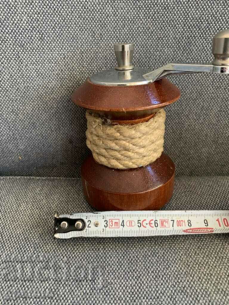 Stylish old spice grinder (works perfectly)