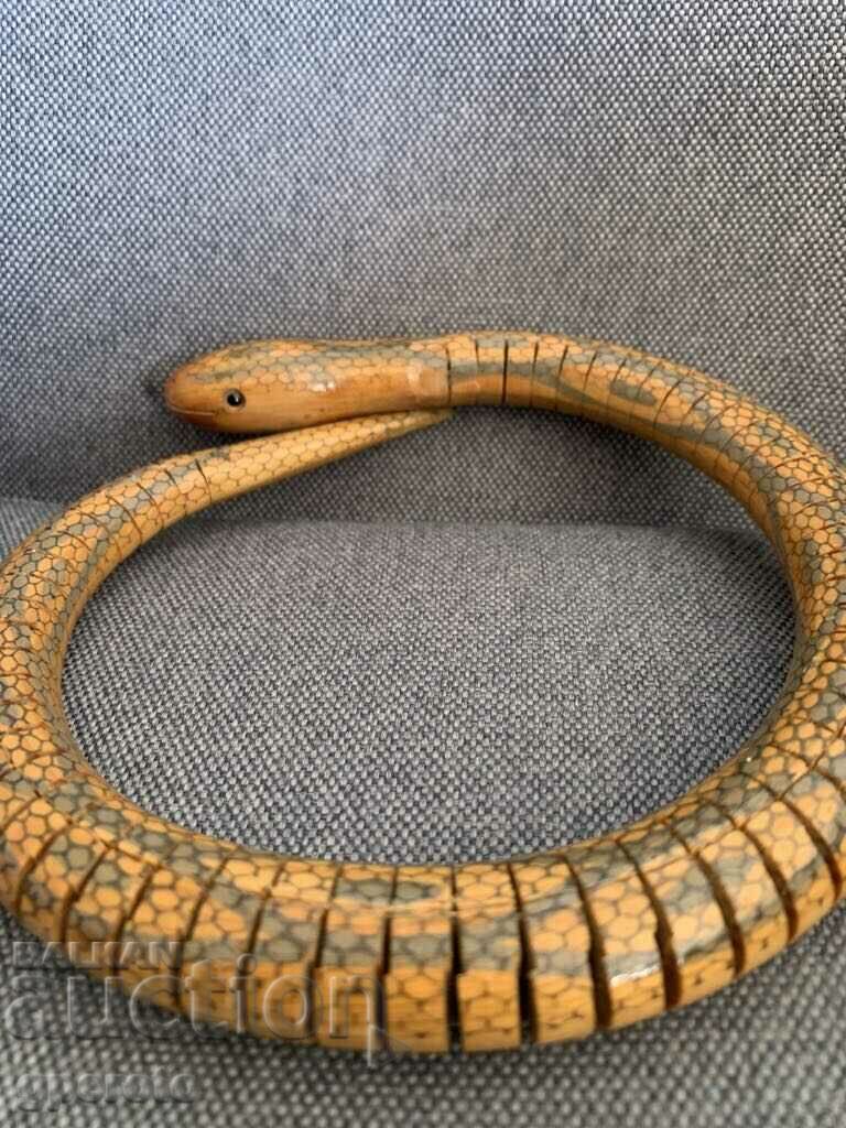 Ενδιαφέρον ξύλινο πυρογραφημένο φίδι-1