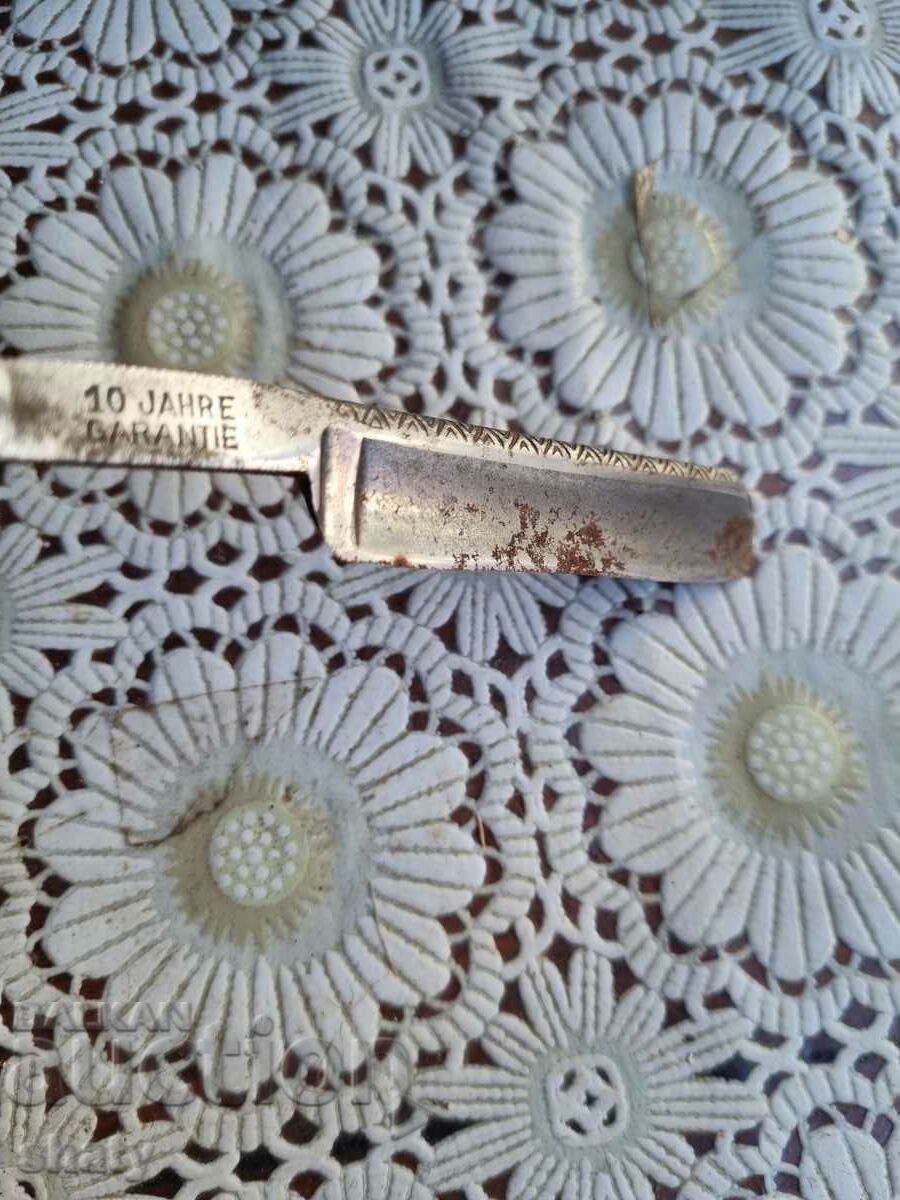 Old razor. Knife with price 35.00 BGN | € 17.90