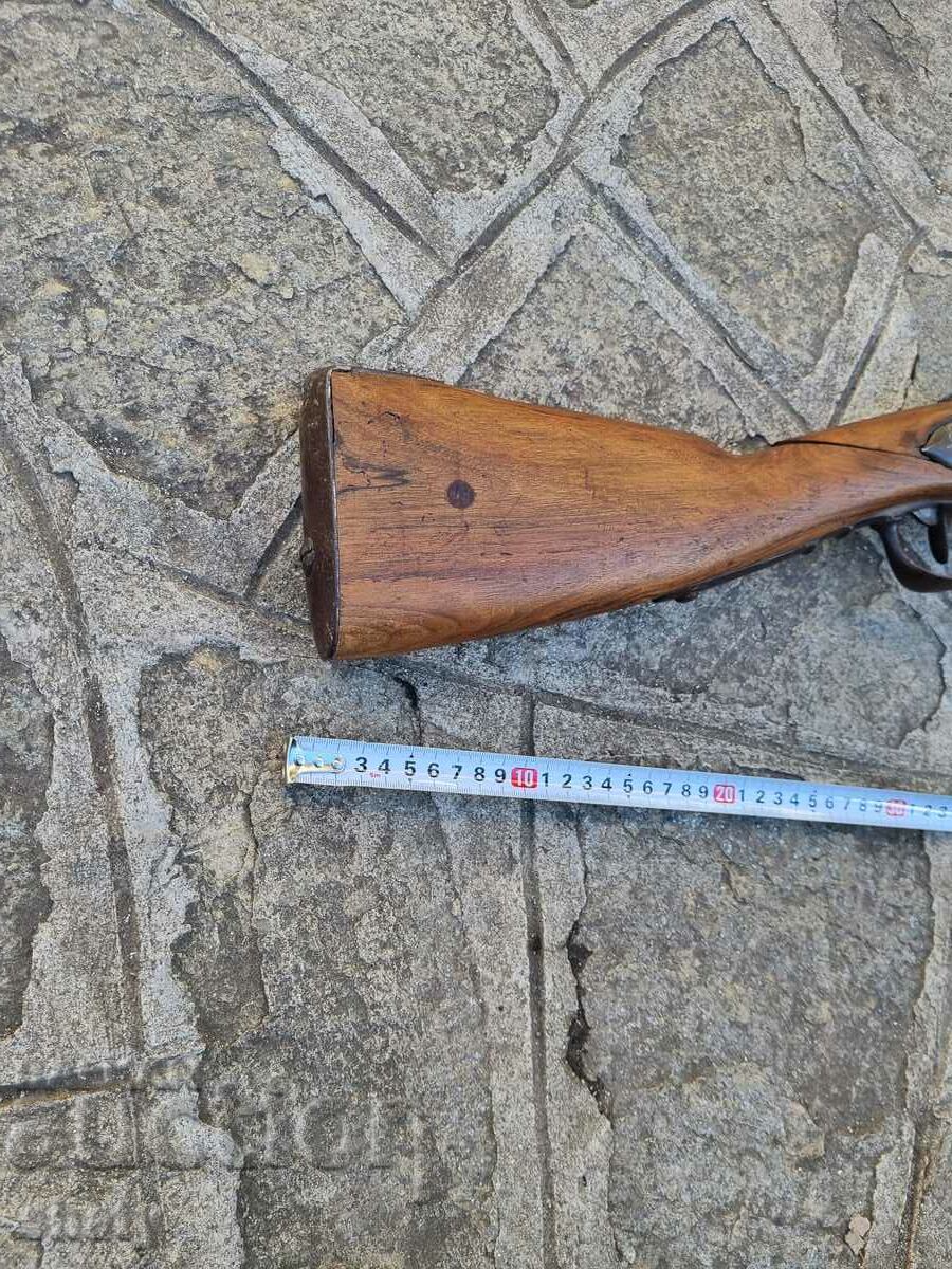 An old rifle. A musket with price 655.00 BGN | € 334.90