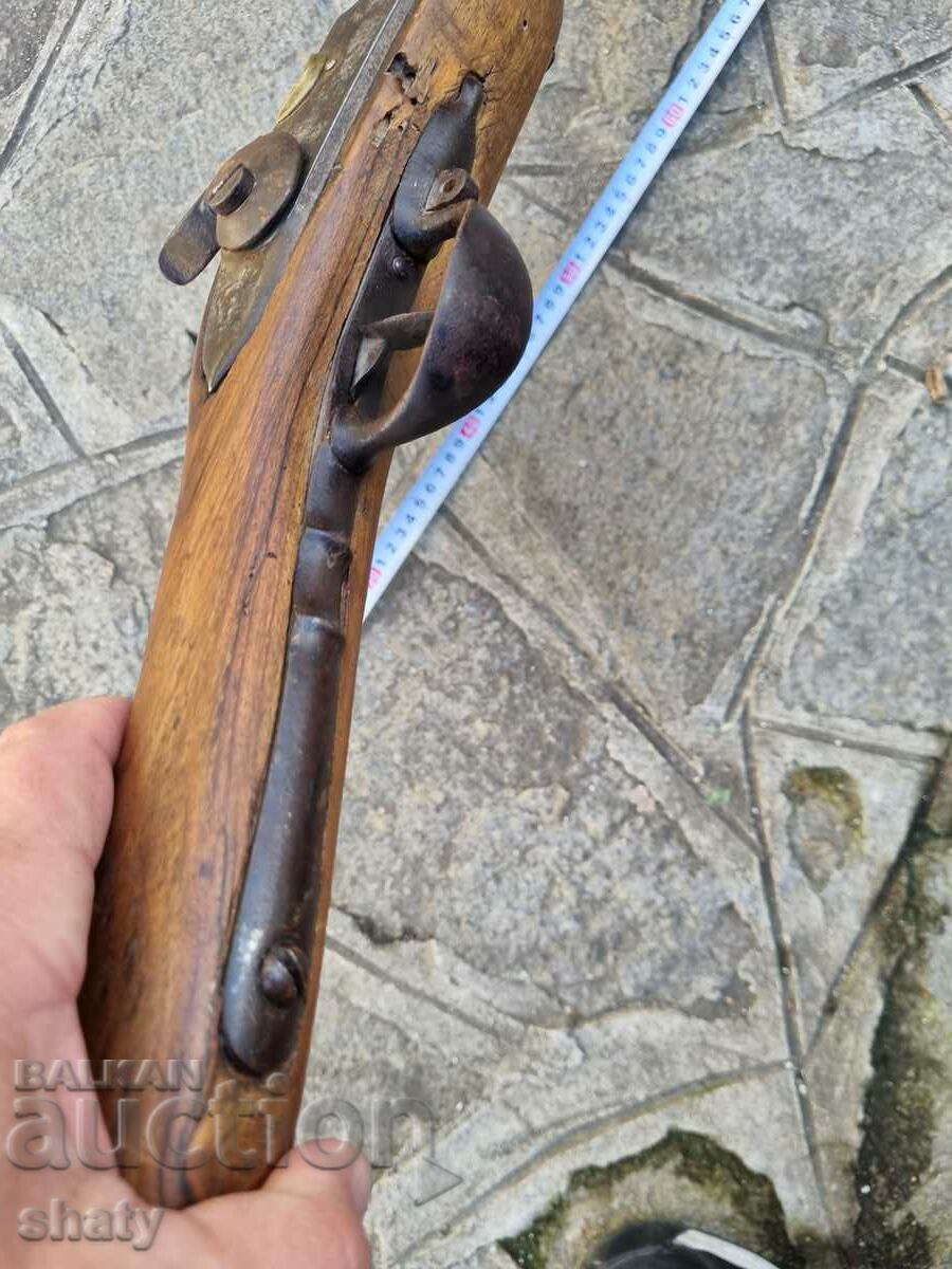 An old rifle. A musket - 5