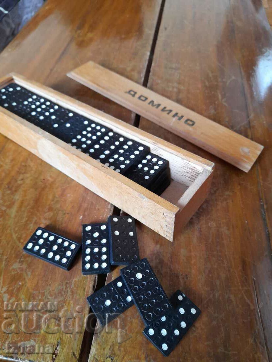 Delivery of An old domino