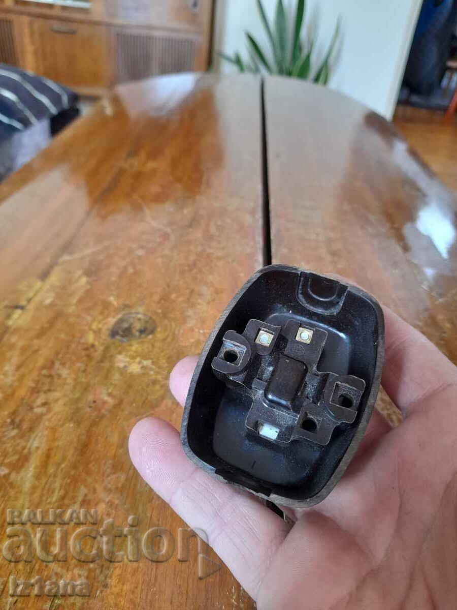 Livrarea Întrerupător electric vechi