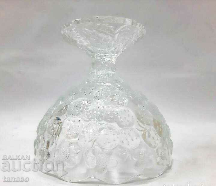 Delivery of Vintage heavy glass bowl with stool(7.2) Delivery of Vintage heavy glass bowl with stool(7.2)
