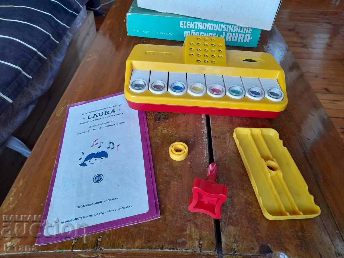 Old Laura musical toy with price 70.00 BGN | € 35.79 Old Laura musical toy with price 70.00 BGN | € 35.79