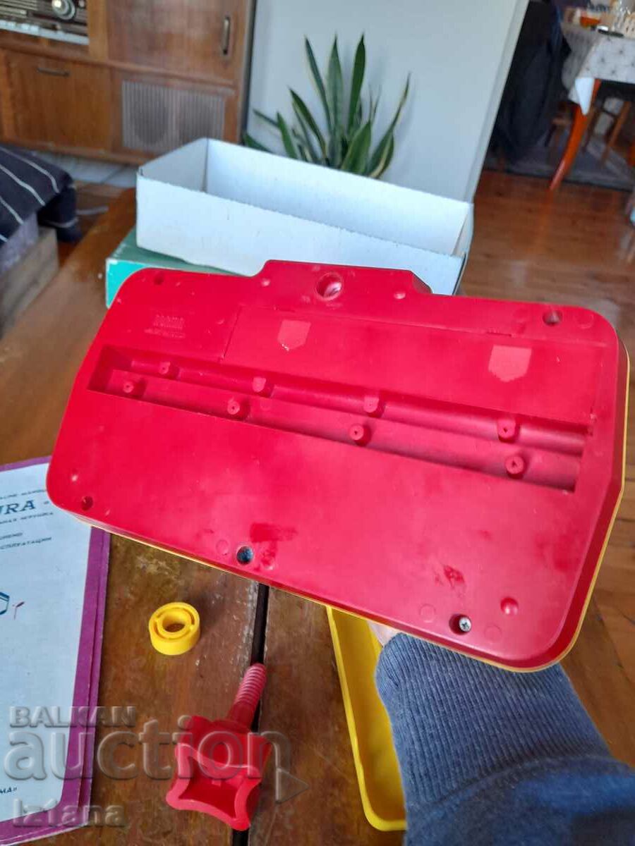 Old Laura musical toy - 6 Old Laura musical toy - 6