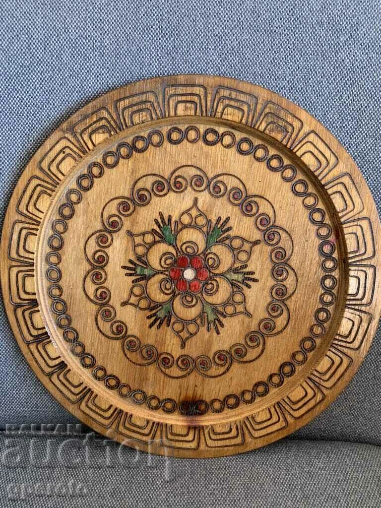 Beautiful Bulgarian wooden ethnic plate-4