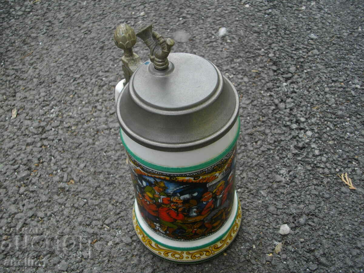 OLD PORCELAIN MUG WITH LANTERN with price 65.00 BGN | € 33.23 OLD PORCELAIN MUG WITH LANTERN with price 65.00 BGN | € 33.23