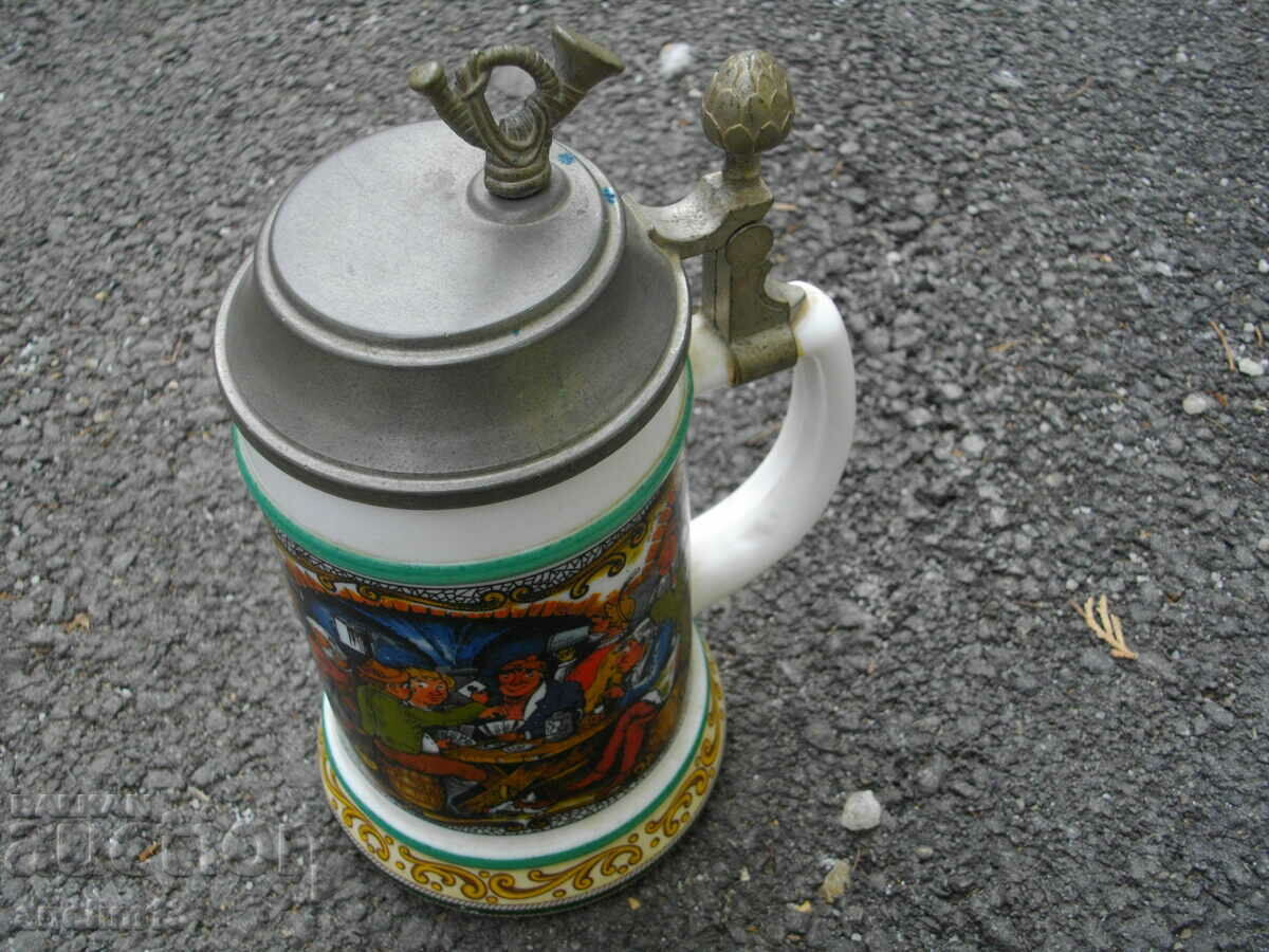 Auction OLD PORCELAIN MUG WITH LANTERN Auction OLD PORCELAIN MUG WITH LANTERN