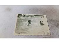 Снимка Варна Две момичета в морето 1939