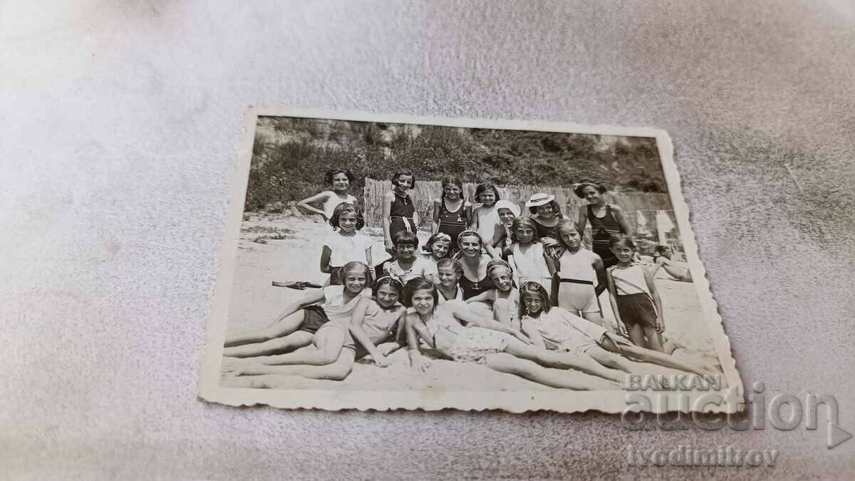 Снимка Варна Момичета от Колонията на плажа 1939