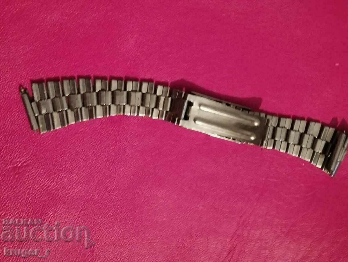 Auction  Metal chain