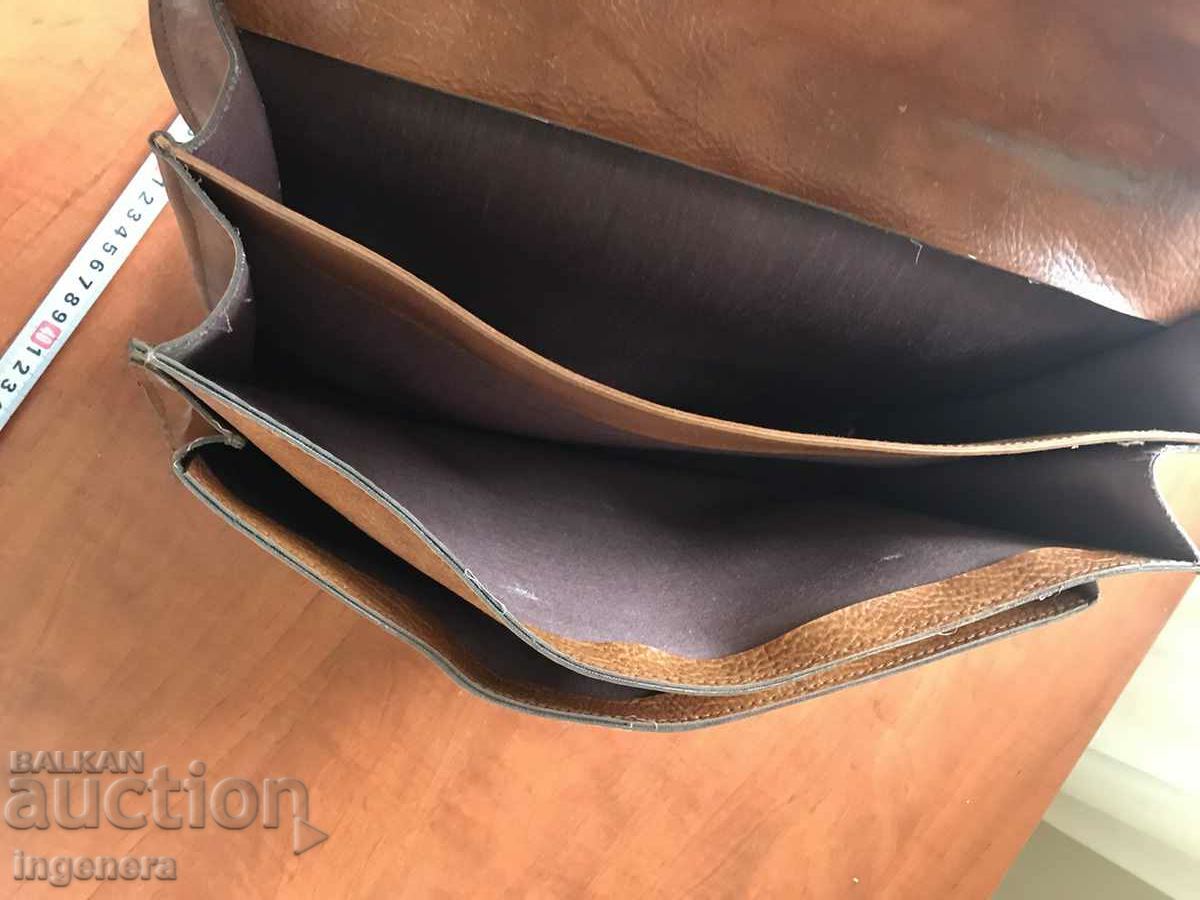 Delivery of RETRO SCHOOL BACKPACK BAG FOR AUDITORS