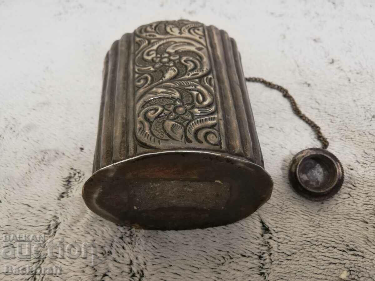 Delivery of OLD AUTHENTIC FLORAL PAVOUR, POWDER BOX, REFUNDS Delivery of OLD AUTHENTIC FLORAL PAVOUR, POWDER BOX, REFUNDS