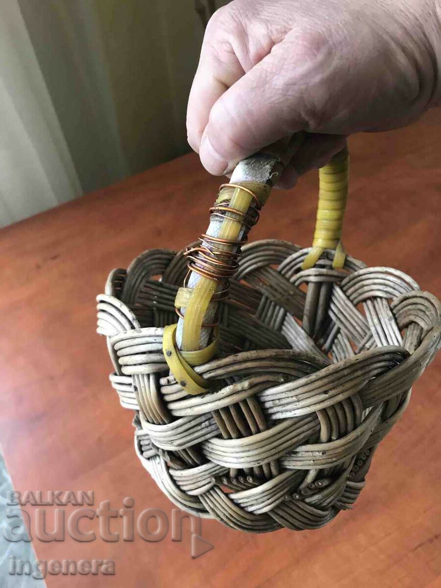 Delivery of BASKET BASKET WITTLED ANTIQUE WOOD Delivery of BASKET BASKET WITTLED ANTIQUE WOOD